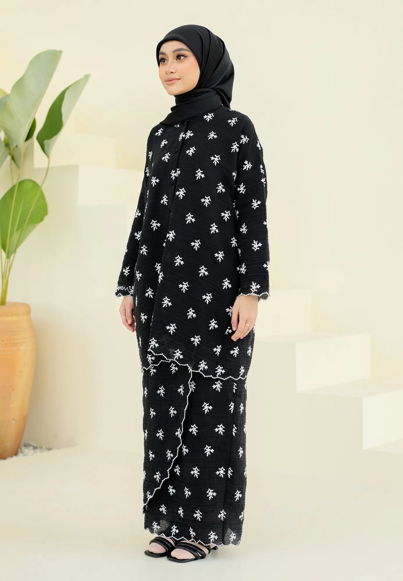 Bertemu Kurung (Black)