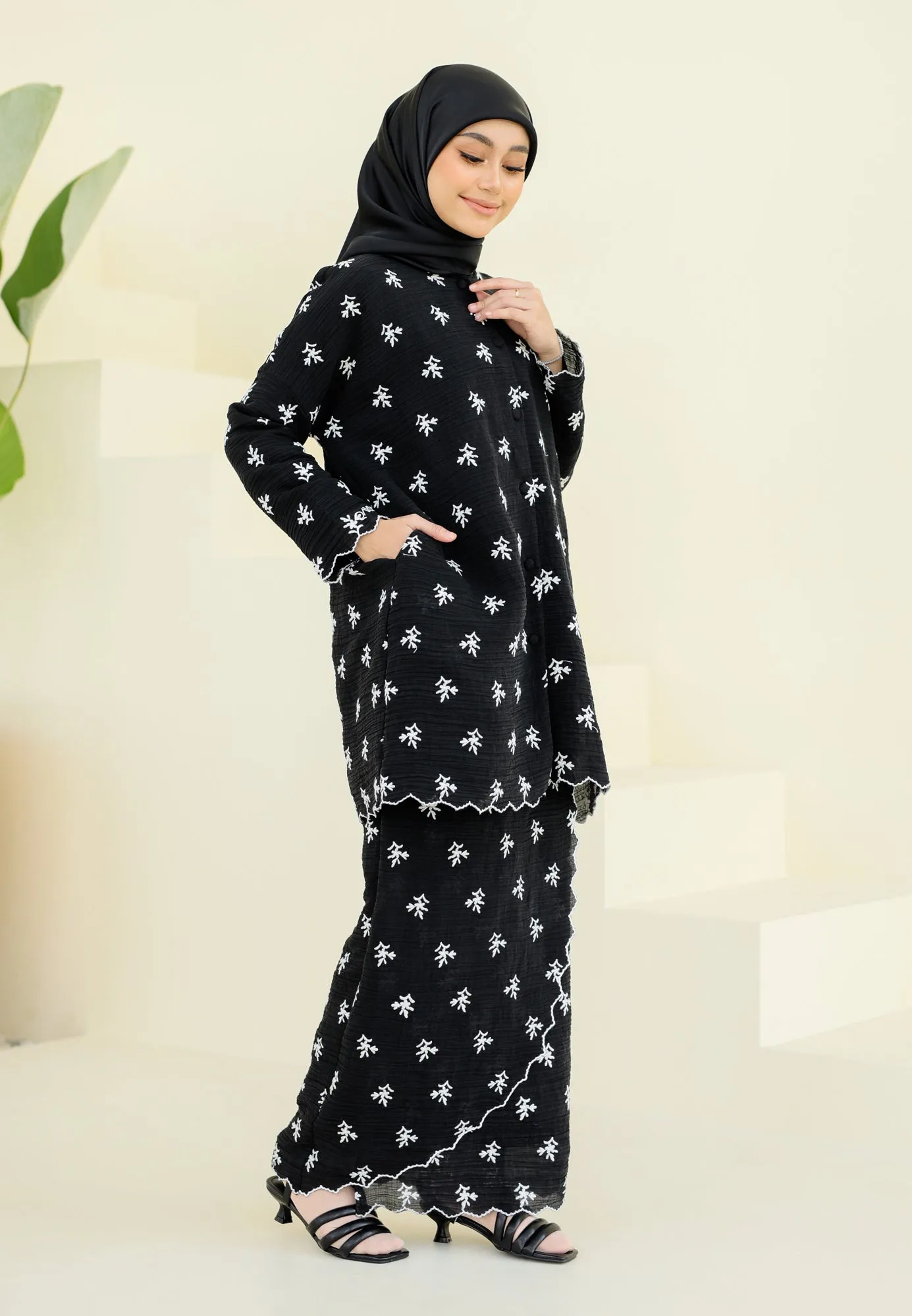 Bertemu Kurung (Black)